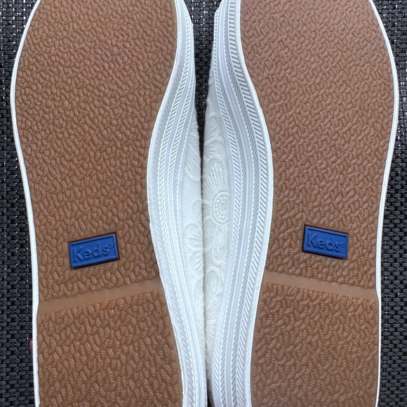 Kate Spade Triple Kick Floral Eyelet & Pearl Sneakers Bridal NEW White Size 8 - Picture 7 of 7